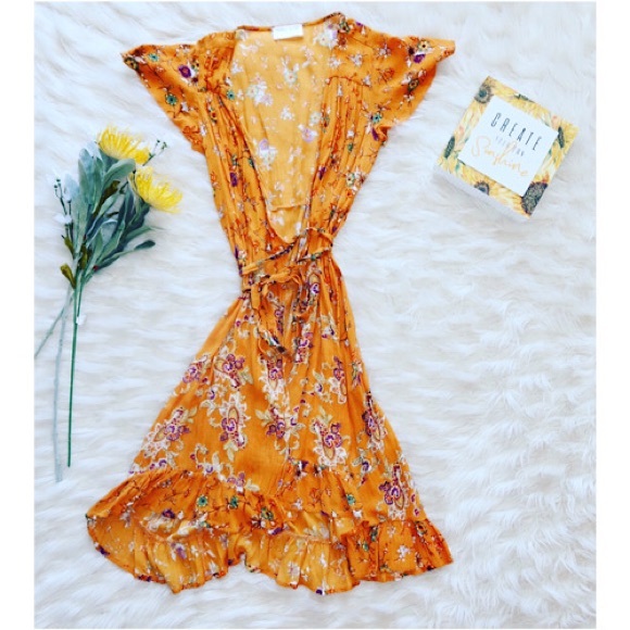 i the wild Other - Women’s boho orange floral Kimono size XS 🌻!